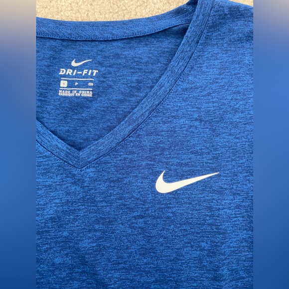 Nike Dri-Fit Tee Size S - Picture 3 of 5